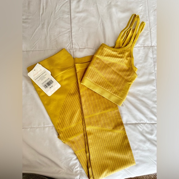 Fabletics Workout Set - Picture 3 of 3